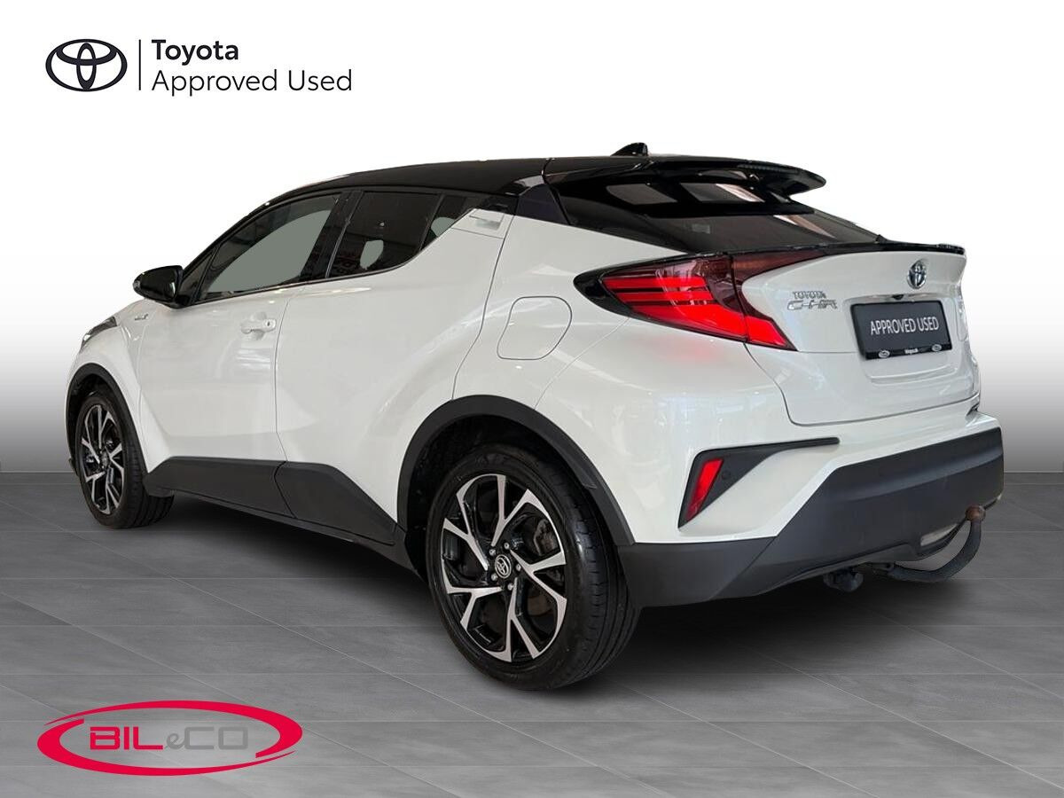 Hvid Toyota C-HR fra 2021