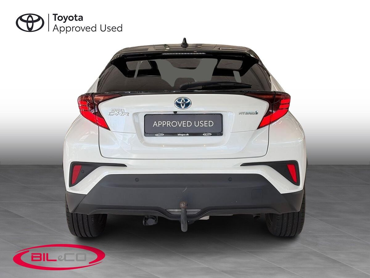 Hvid Toyota C-HR fra 2021