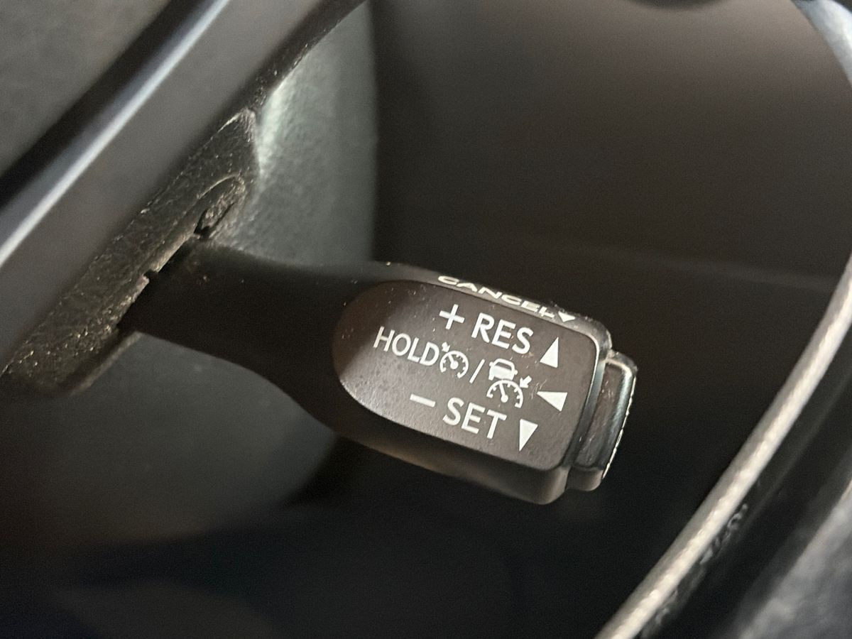 Hvid Toyota C-HR fra 2021