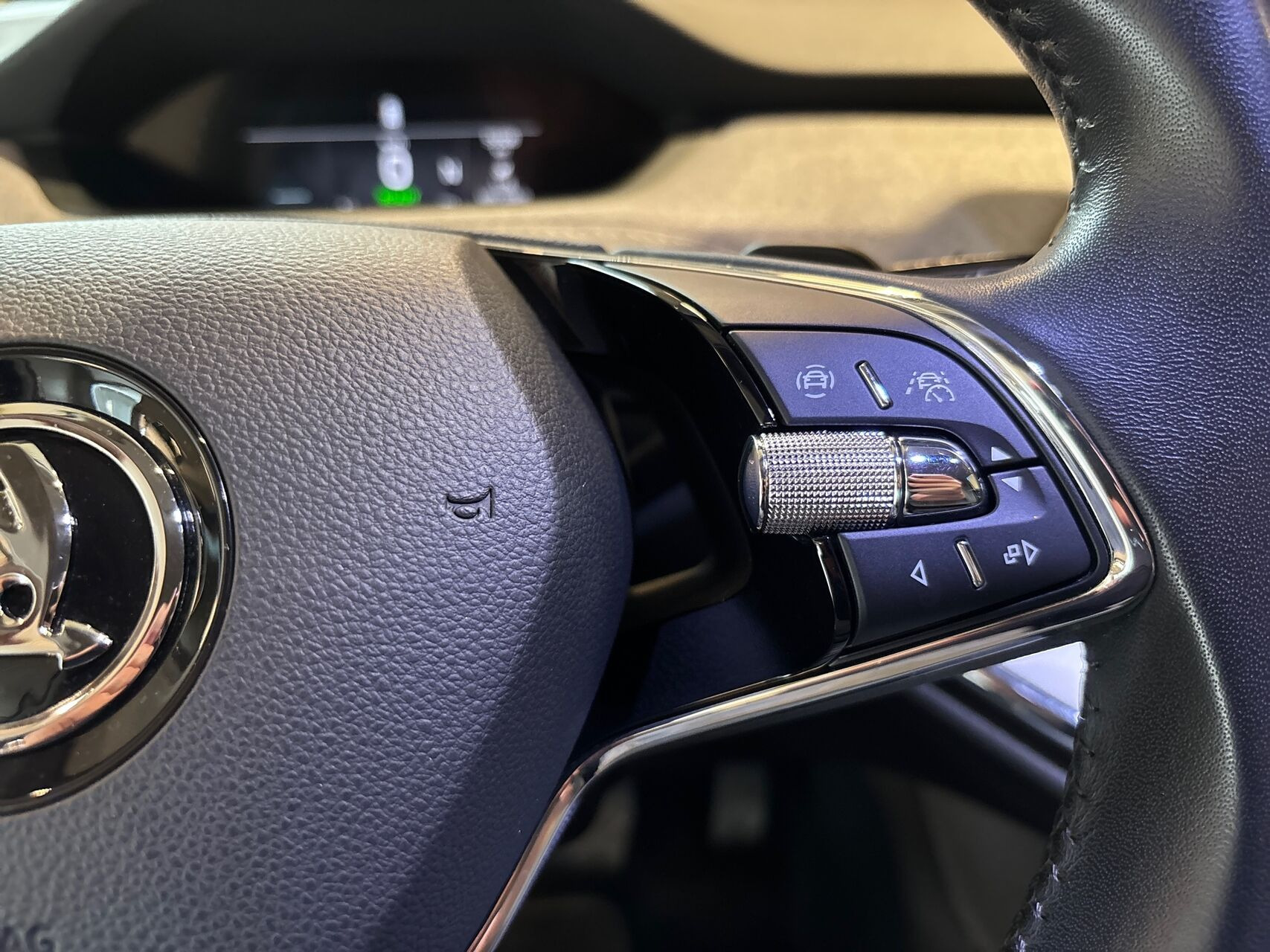 Sort Skoda Enyaq fra 2024