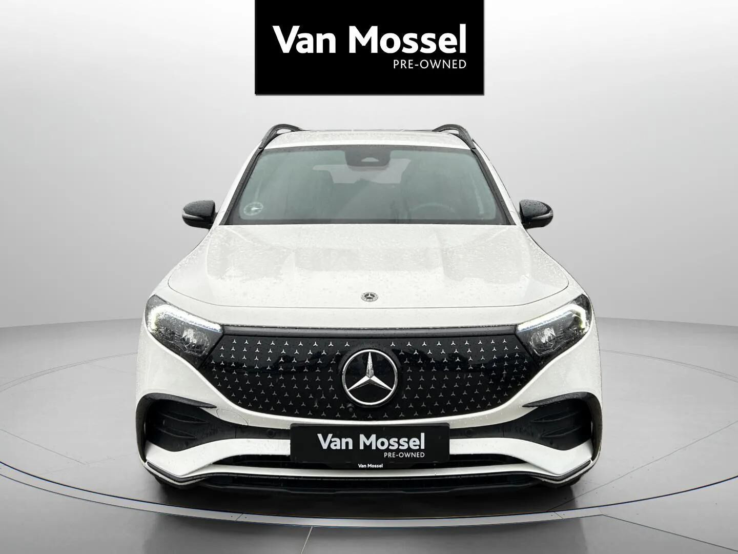 Hvid Mercedes EQB250+ fra 2025