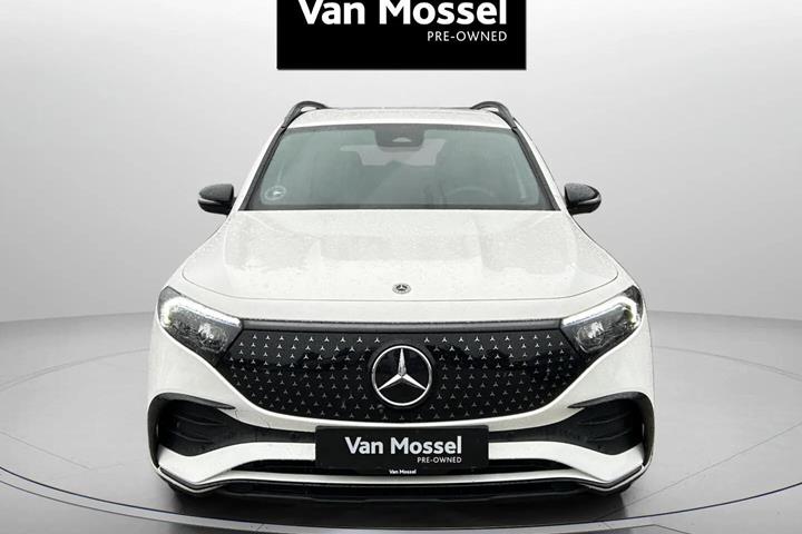Hvid Mercedes EQB250+ fra 2025