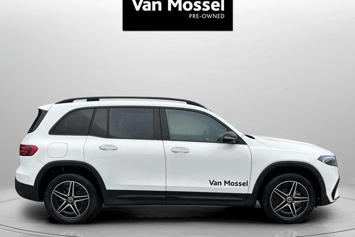 Hvid Mercedes EQB250+ fra 2025