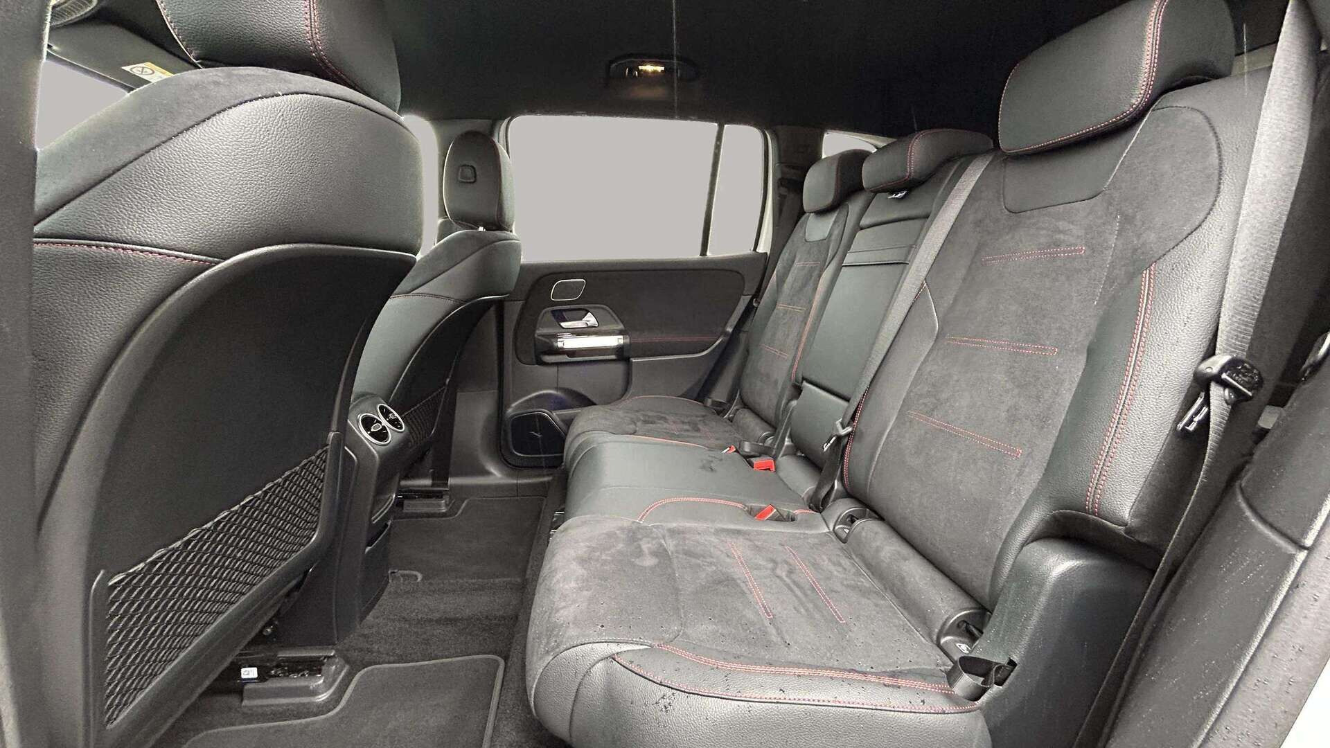 Hvid Mercedes EQB250+ fra 2025