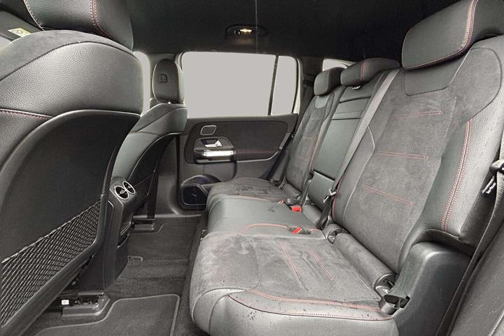 Hvid Mercedes EQB250+ fra 2025