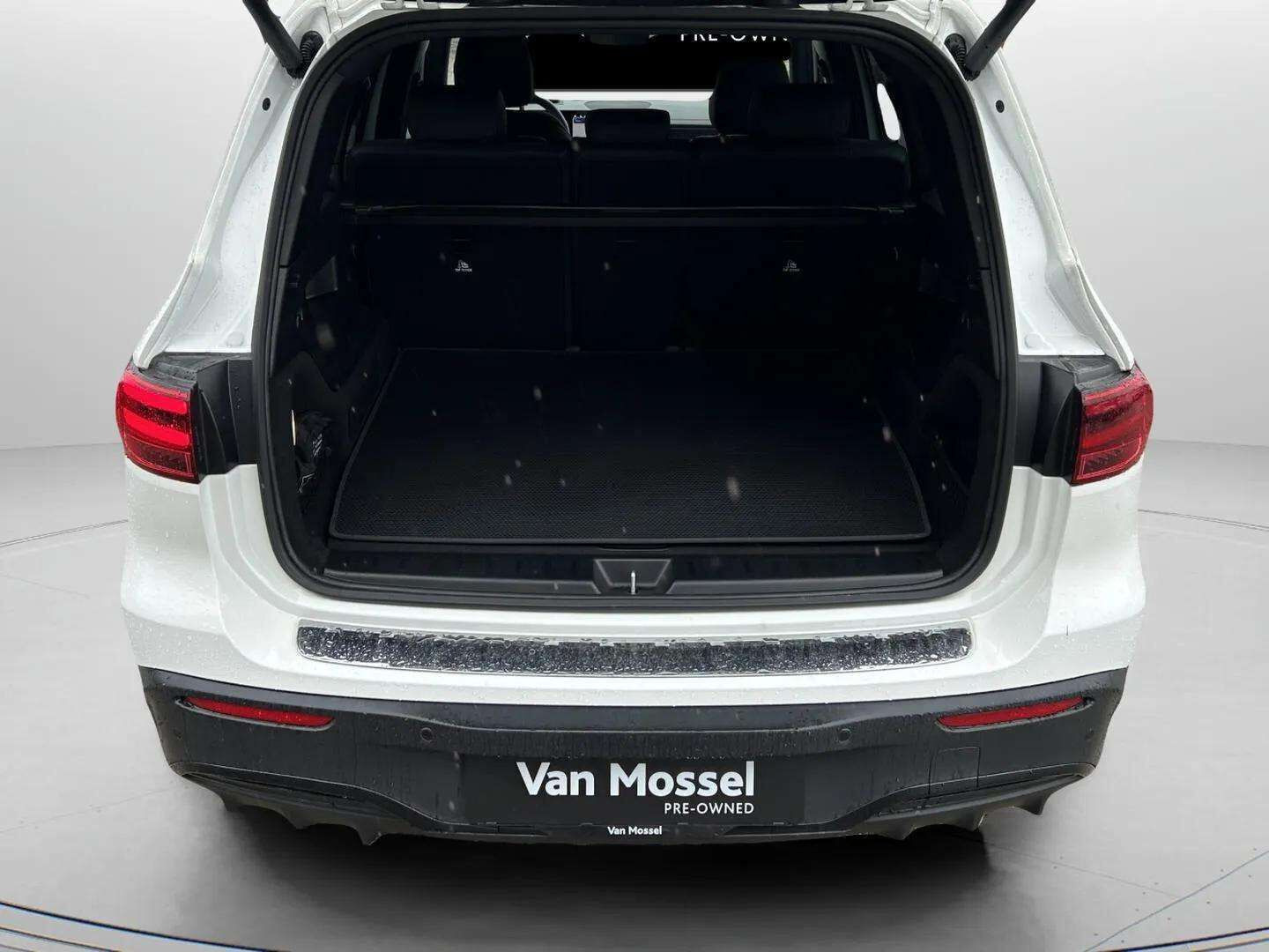 Hvid Mercedes EQB250+ fra 2025