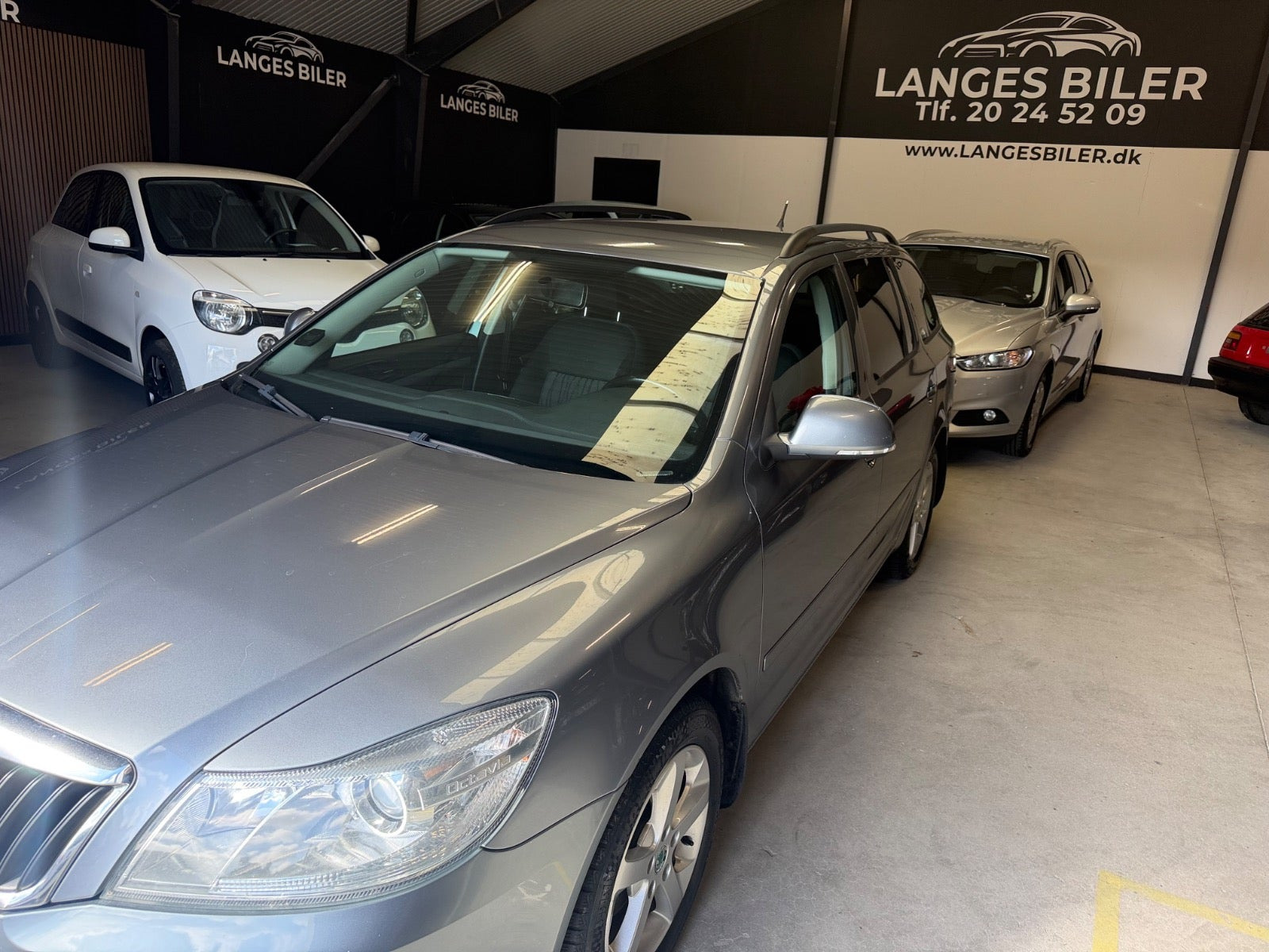 Grå Skoda Octavia fra 2013