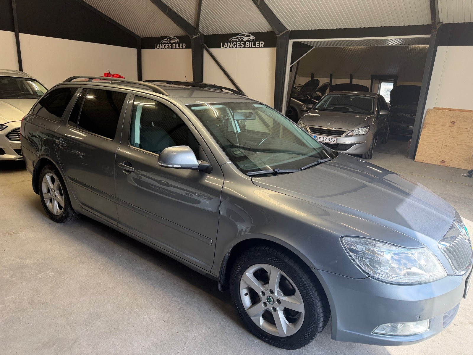 Grå Skoda Octavia fra 2013