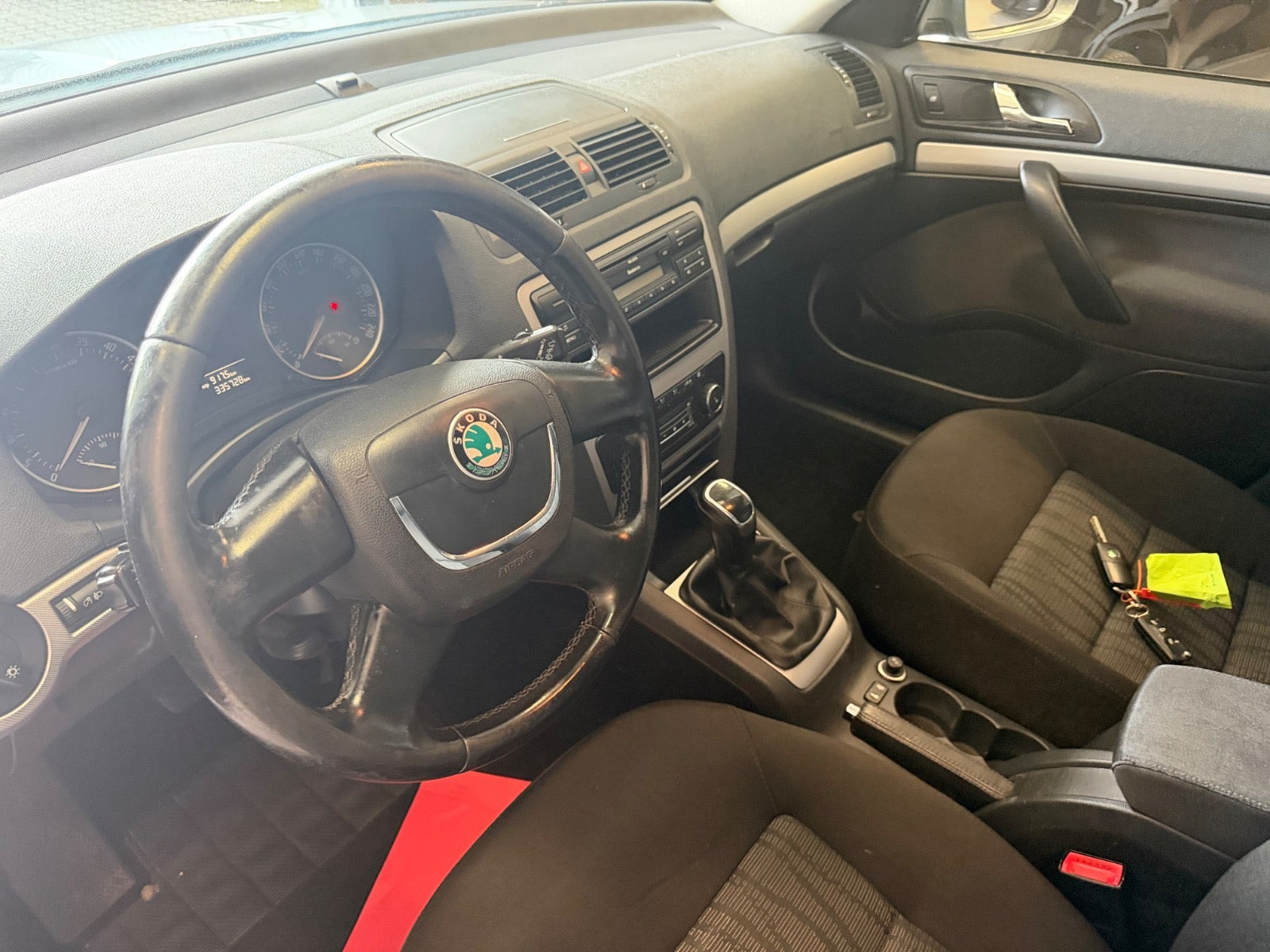 Grå Skoda Octavia fra 2013