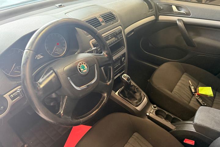 Grå Skoda Octavia fra 2013