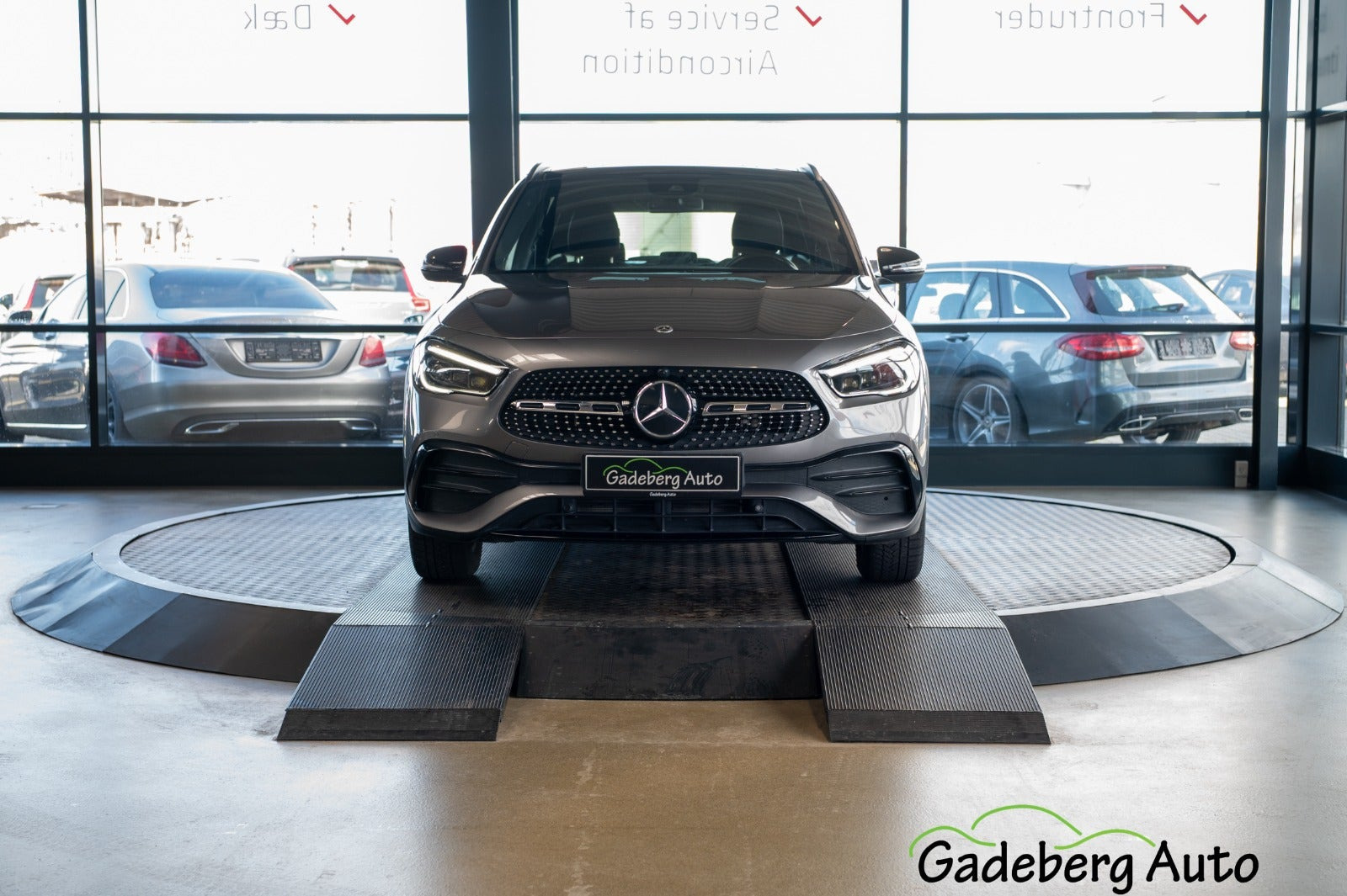 Grå Mercedes GLA250 e fra 2021