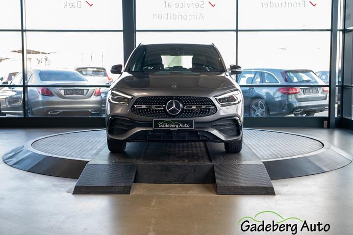 Grå Mercedes GLA250 e fra 2021