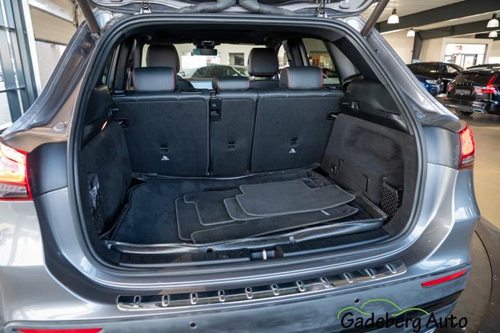Grå Mercedes GLA250 e fra 2021