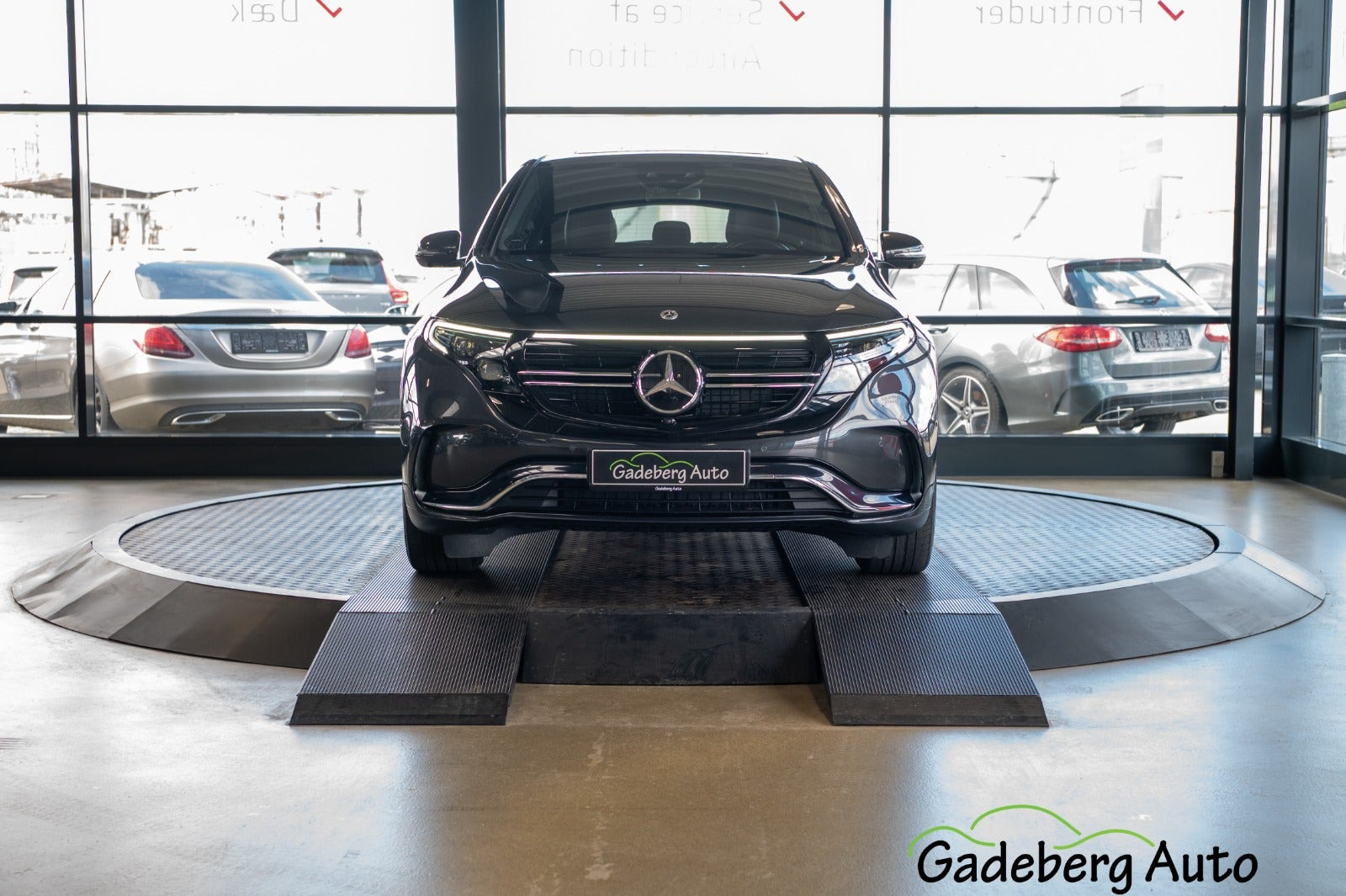 Grå Mercedes EQC400 fra 2021