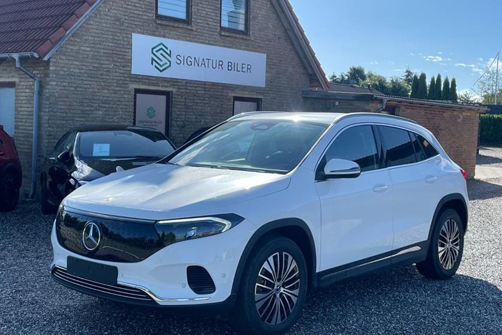 Hvid Mercedes EQA250+ fra 2024 set udefra