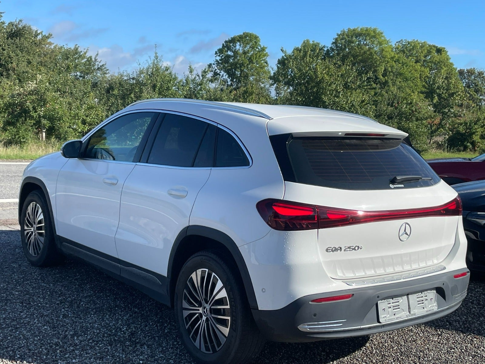 Hvid Mercedes EQA250+ fra 2024