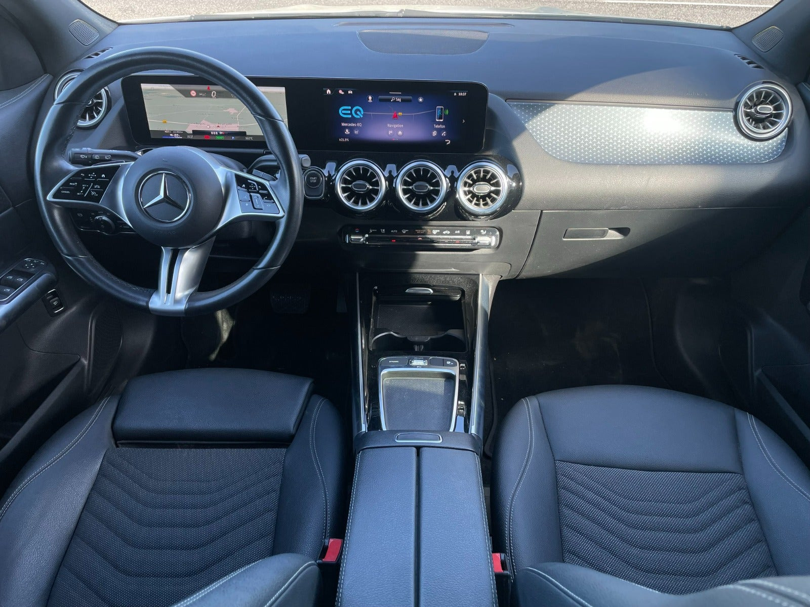 Hvid Mercedes EQA250+ fra 2024