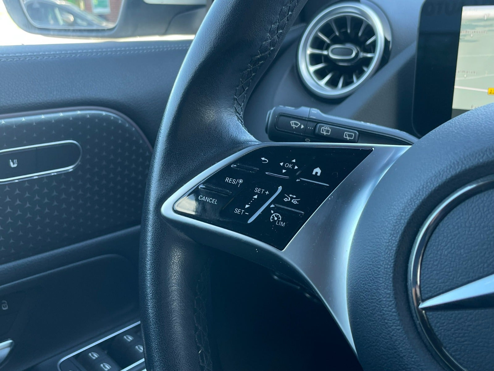 Hvid Mercedes EQA250+ fra 2024
