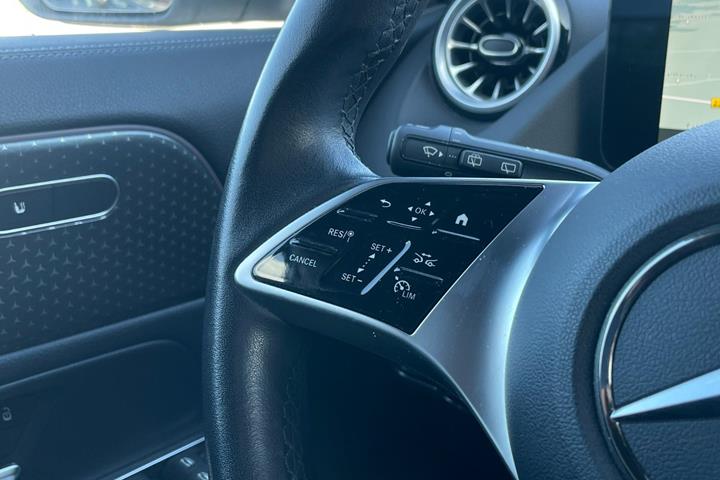 Hvid Mercedes EQA250+ fra 2024