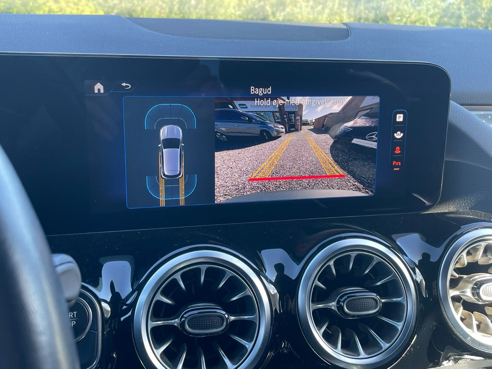 Hvid Mercedes EQA250+ fra 2024