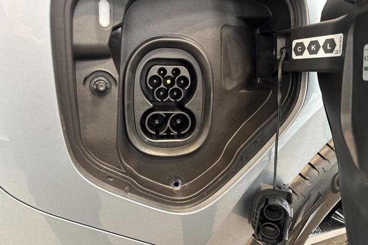 Grå VW ID.Buzz fra 2025