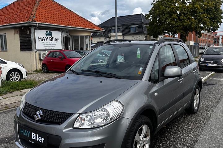Grå Suzuki SX4 fra 2011