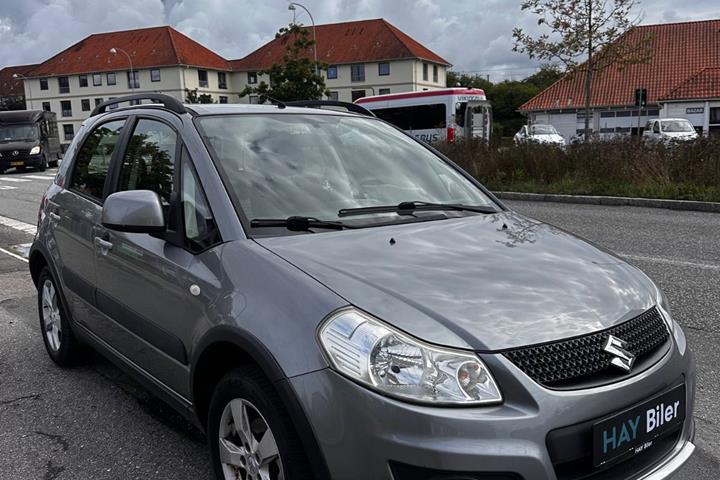 Grå Suzuki SX4 fra 2011