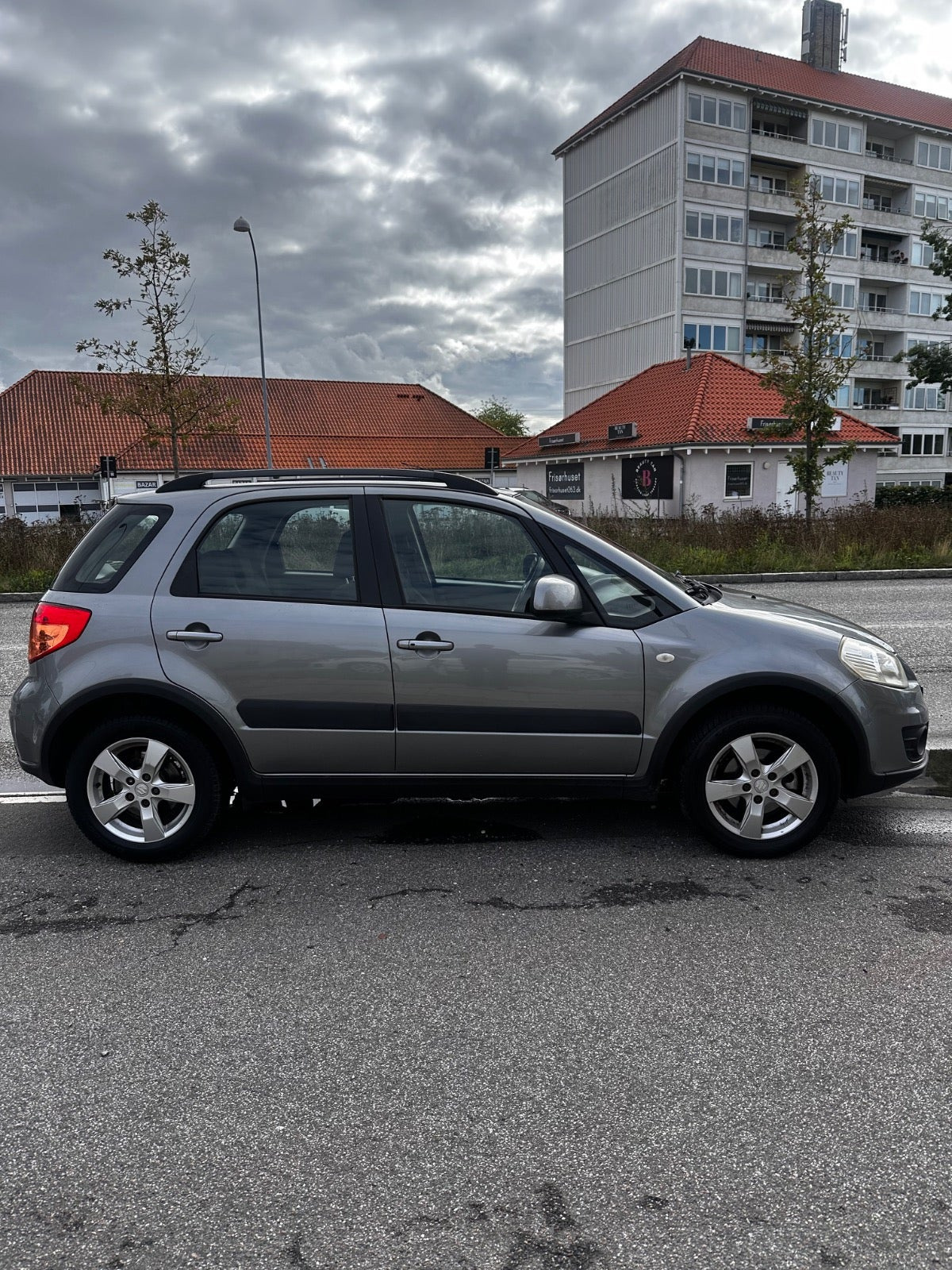 Grå Suzuki SX4 fra 2011