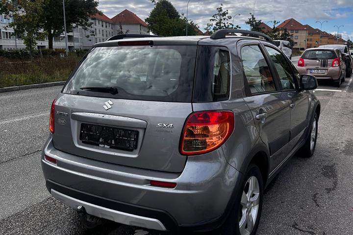 Grå Suzuki SX4 fra 2011