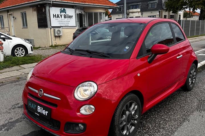 Rød Fiat 500 fra 2014