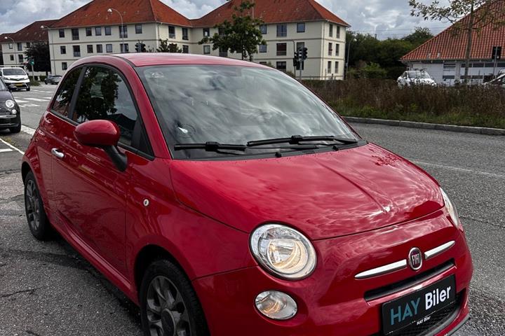 Rød Fiat 500 fra 2014