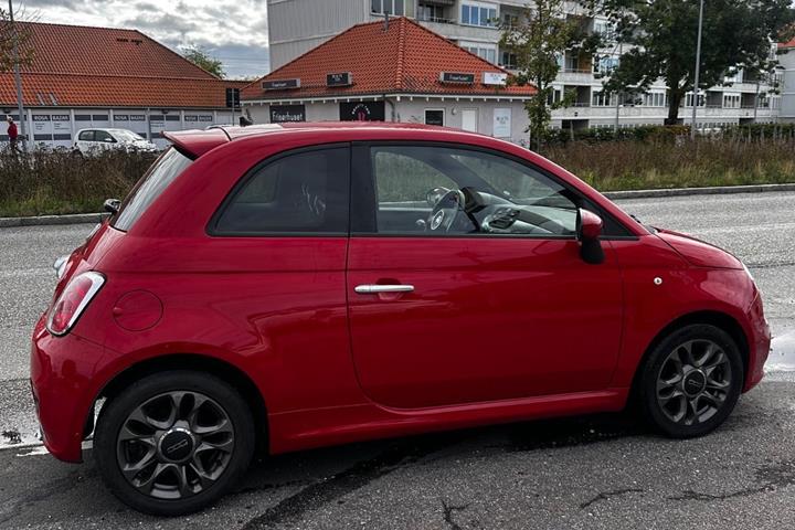 Rød Fiat 500 fra 2014