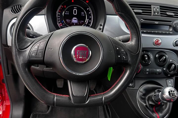 Rød Fiat 500 fra 2014