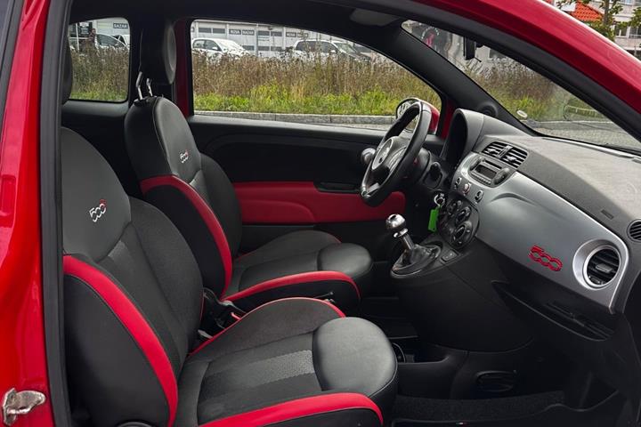 Rød Fiat 500 fra 2014