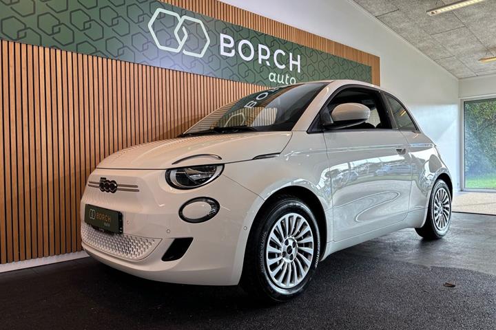 Hvid Fiat 500e fra 2023