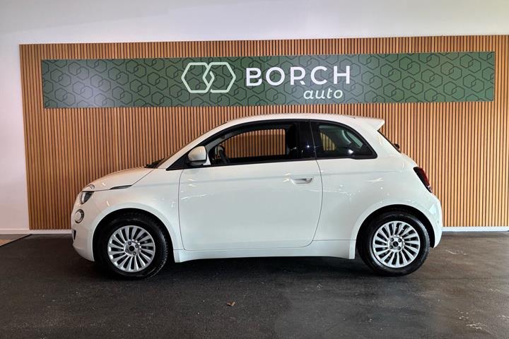 Hvid Fiat 500e fra 2023