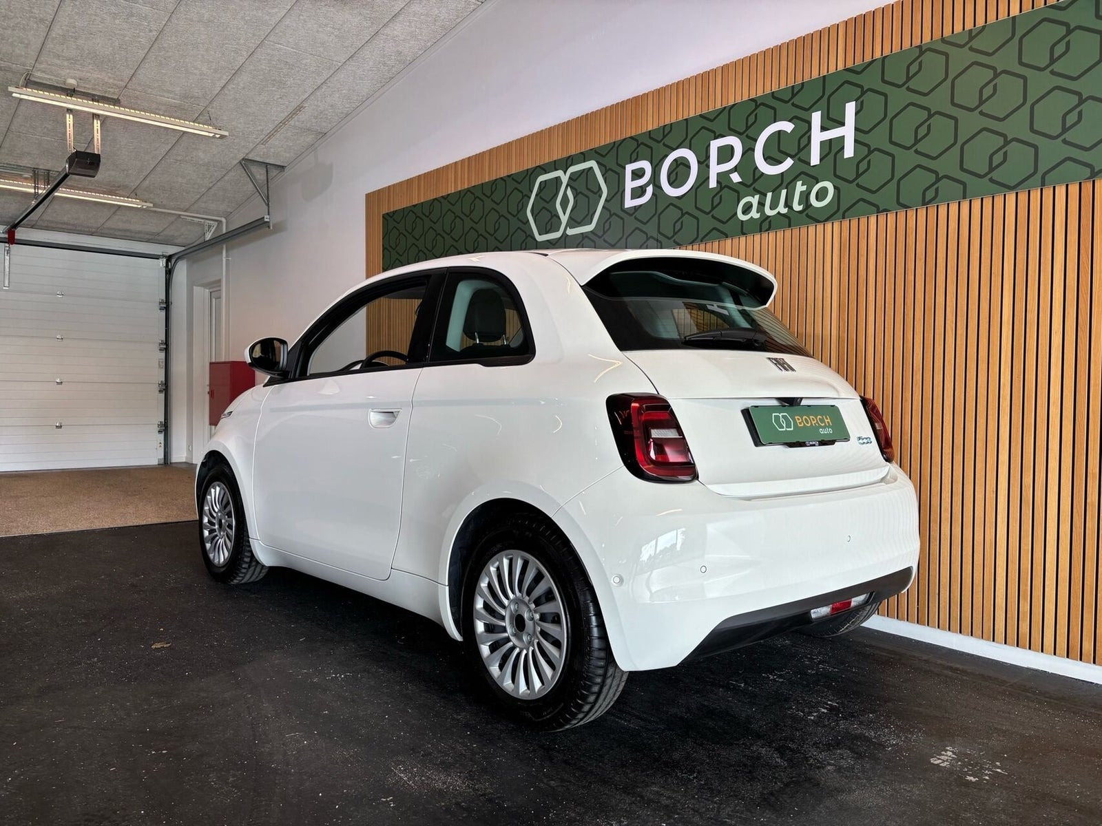 Hvid Fiat 500e fra 2023