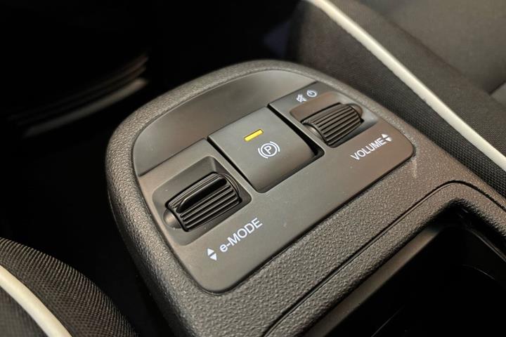 Hvid Fiat 500e fra 2023