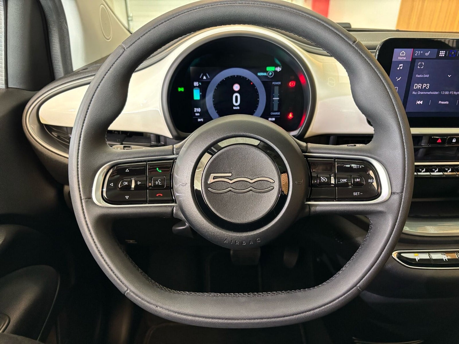Hvid Fiat 500e fra 2023