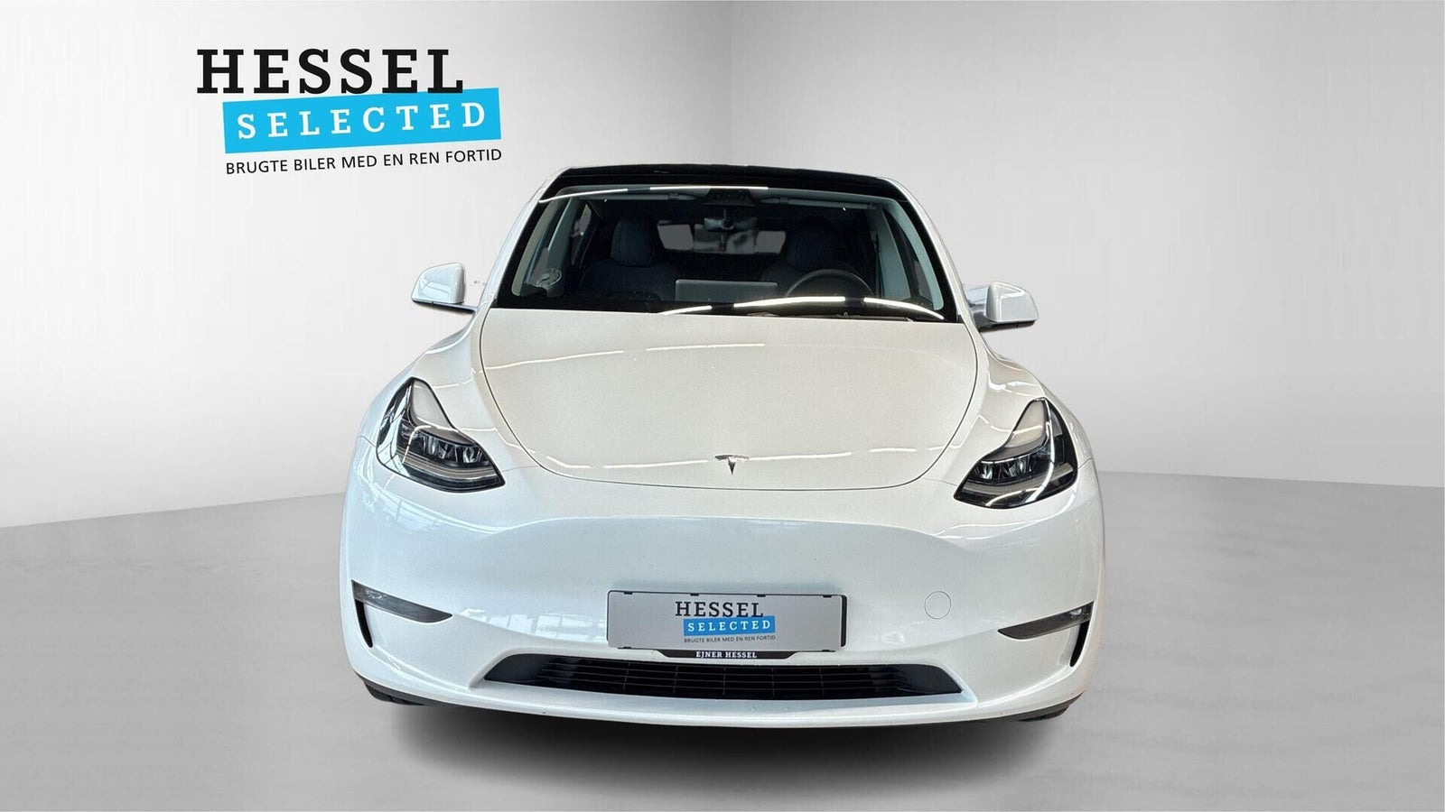 Hvid Tesla Model Y fra 2023