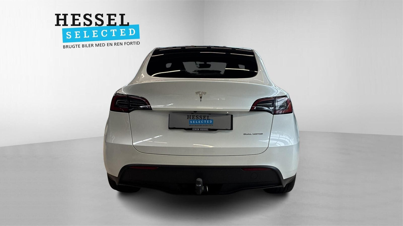 Hvid Tesla Model Y fra 2023
