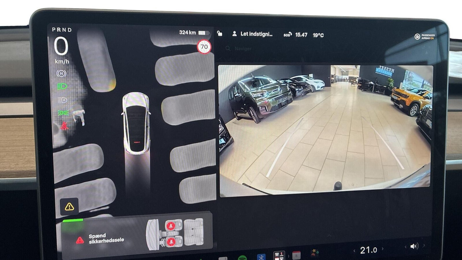 Hvid Tesla Model Y fra 2023