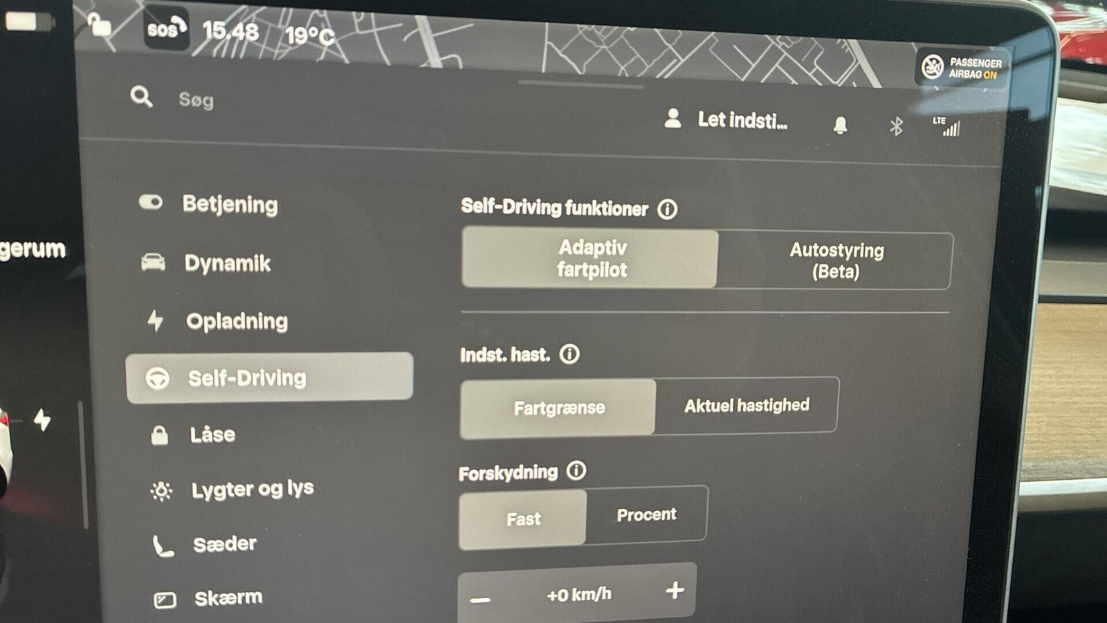 Hvid Tesla Model Y fra 2023