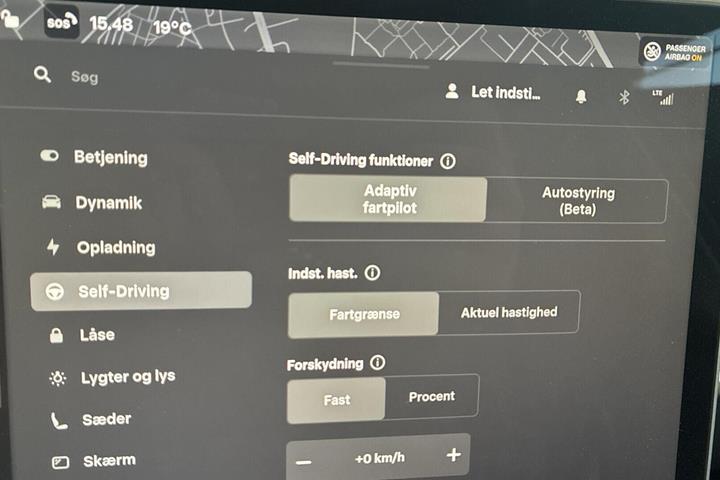 Hvid Tesla Model Y fra 2023