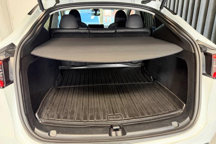 Hvid Tesla Model Y fra 2023
