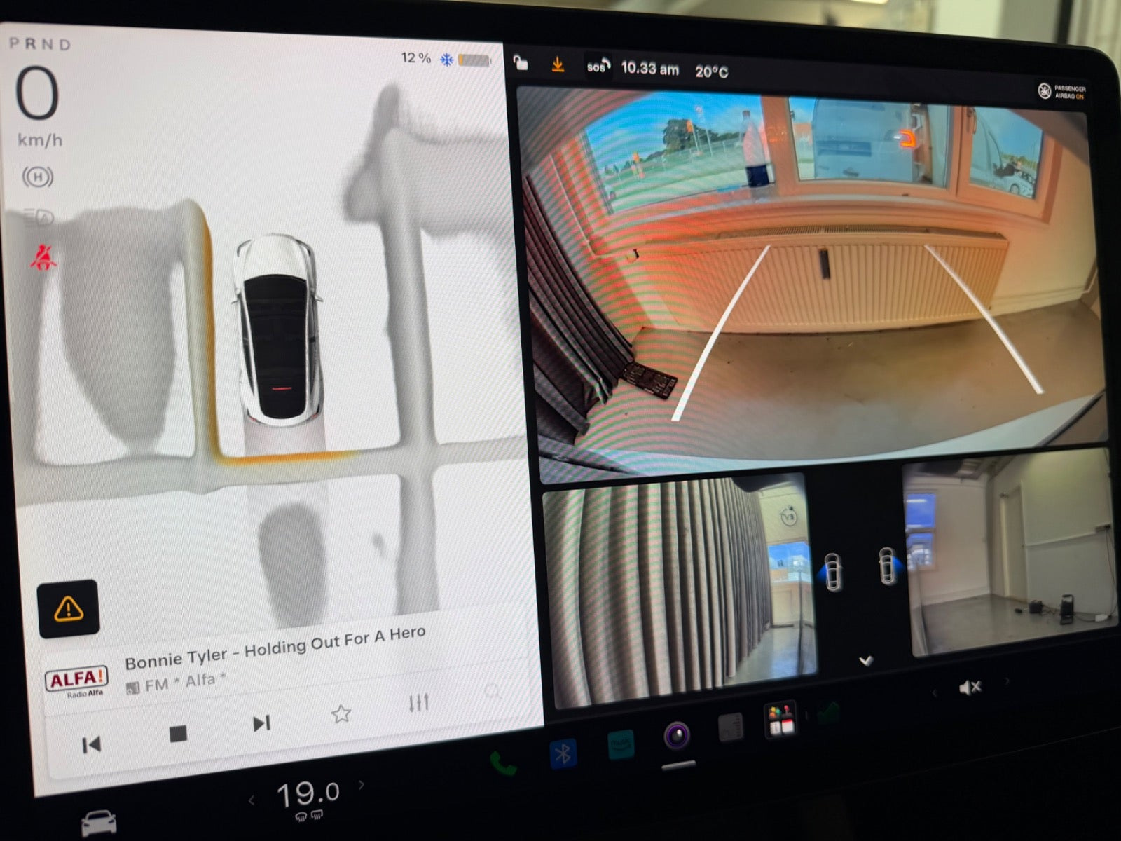 Hvid Tesla Model Y fra 2023