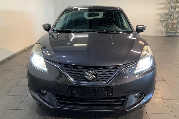 Grå Suzuki Baleno fra 2016