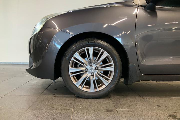 Grå Suzuki Baleno fra 2016