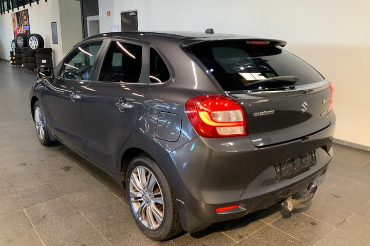 Grå Suzuki Baleno fra 2016
