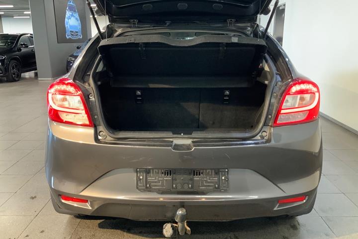 Grå Suzuki Baleno fra 2016